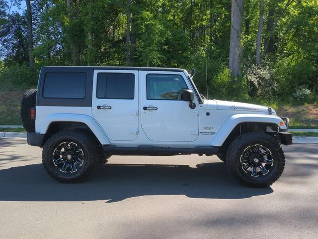 Used 2018 White Jeep Unlimited Sahara image 14