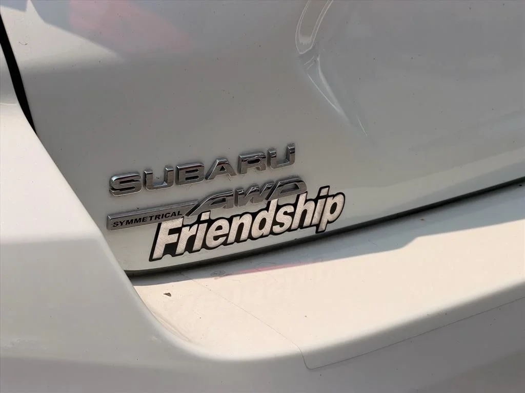 Used 2024 White Subaru Base image 9