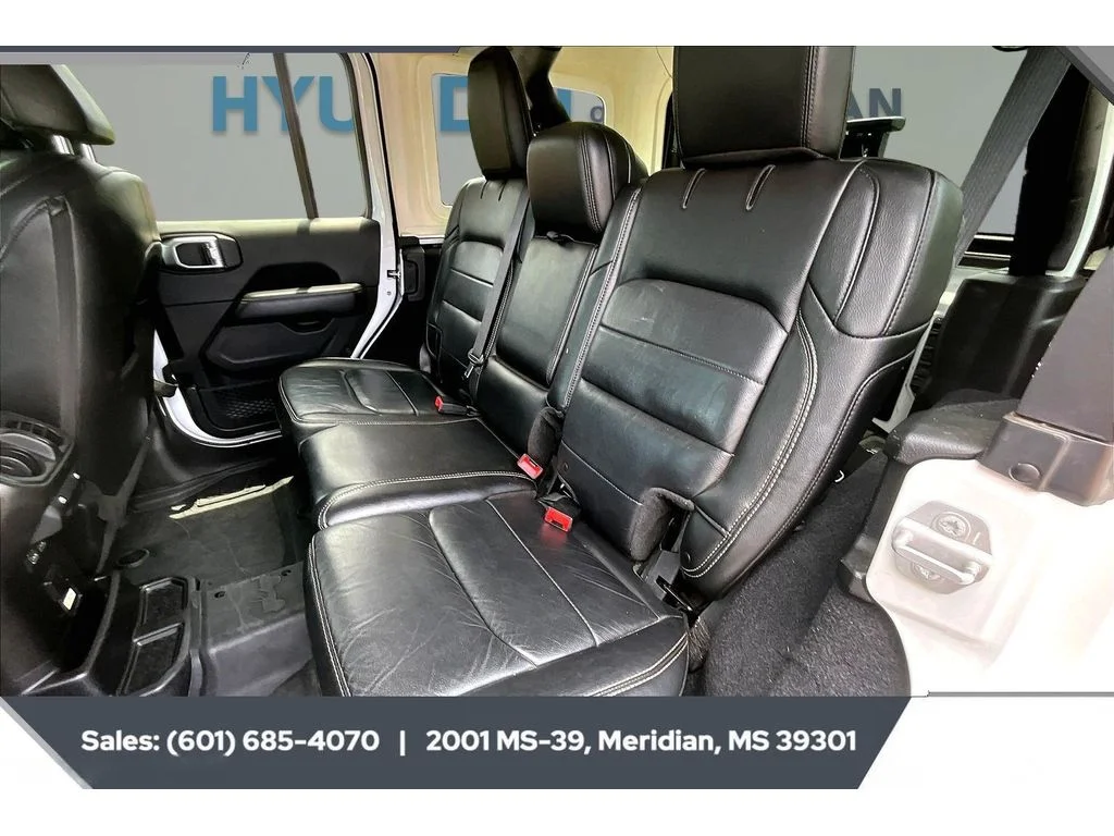 Used 2018 Bright White Clearcoat Jeep Unlimited Sahara image 19