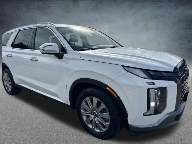Used 2024 White Hyundai SEL image 3