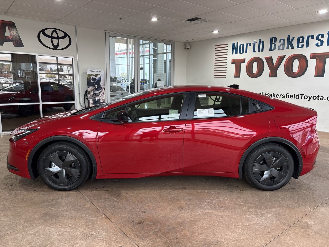 2026 Toyota Prius Plug-in Hybrid SE - Photo 7