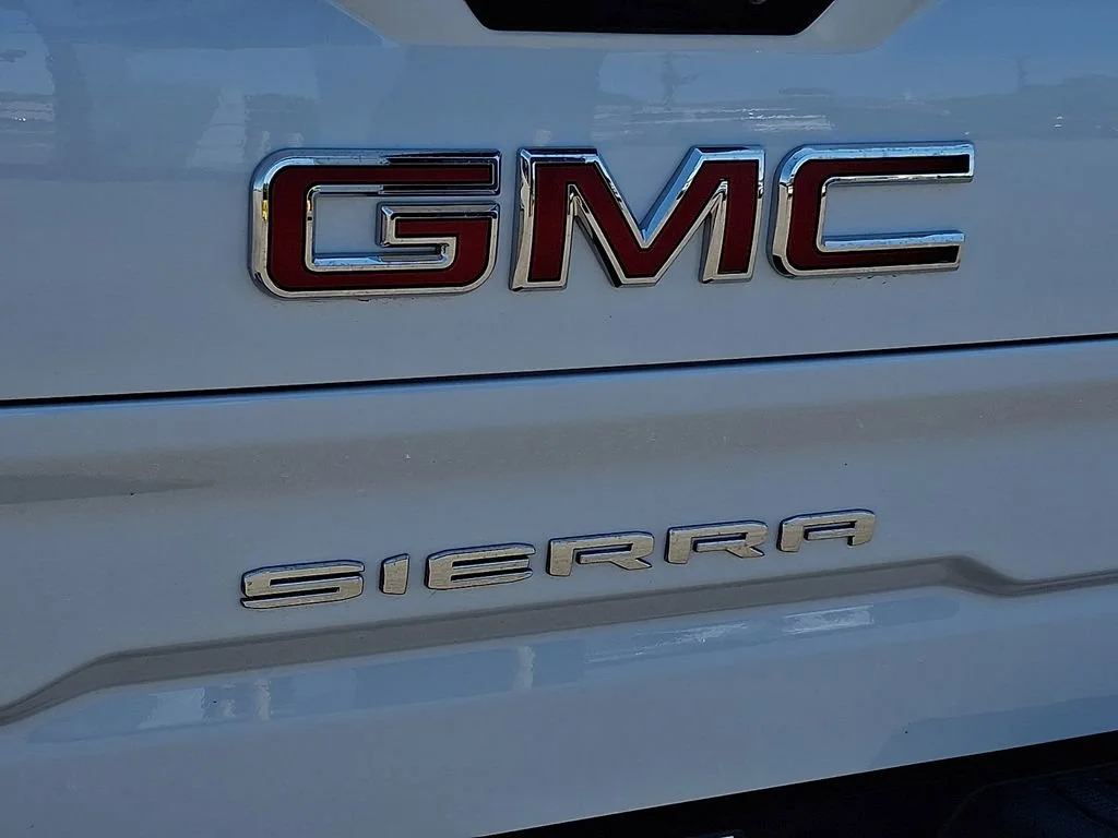 Used 2026 Glacier White Tricoat GMC SLT image 33