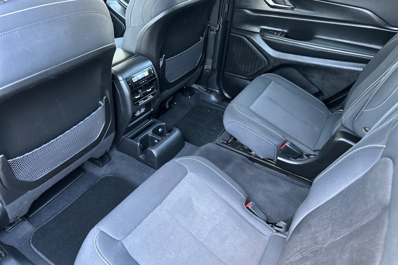 Used 2023 Silver Jeep Laredo image 11
