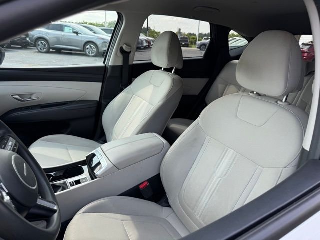 Used 2025 White Hyundai SEL image 3