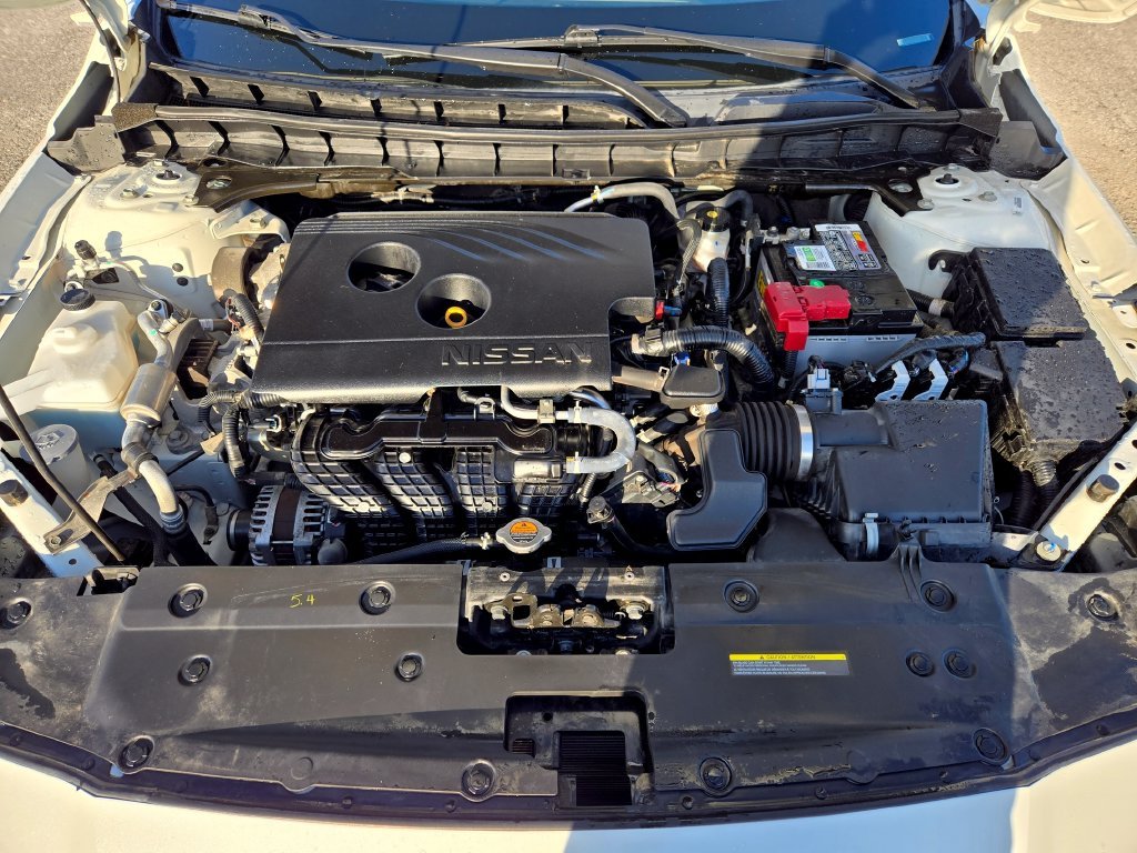 Used 2019 White Nissan 2.5 SL image 30