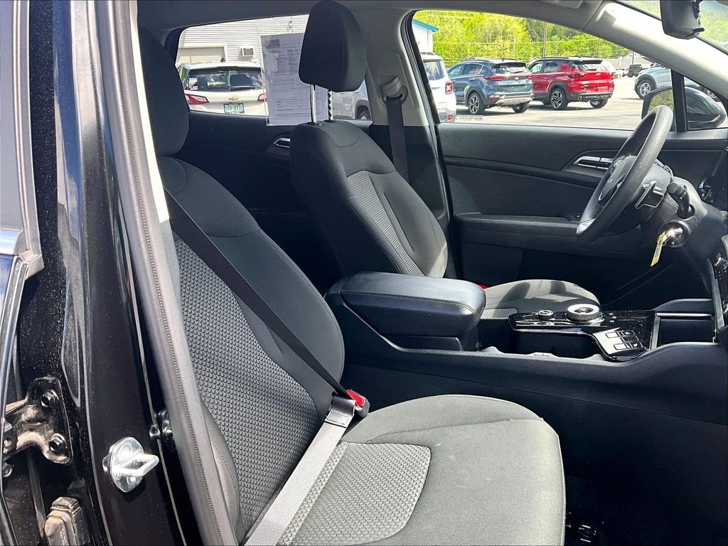 Used 2023 Fusion Black Kia LX image 11