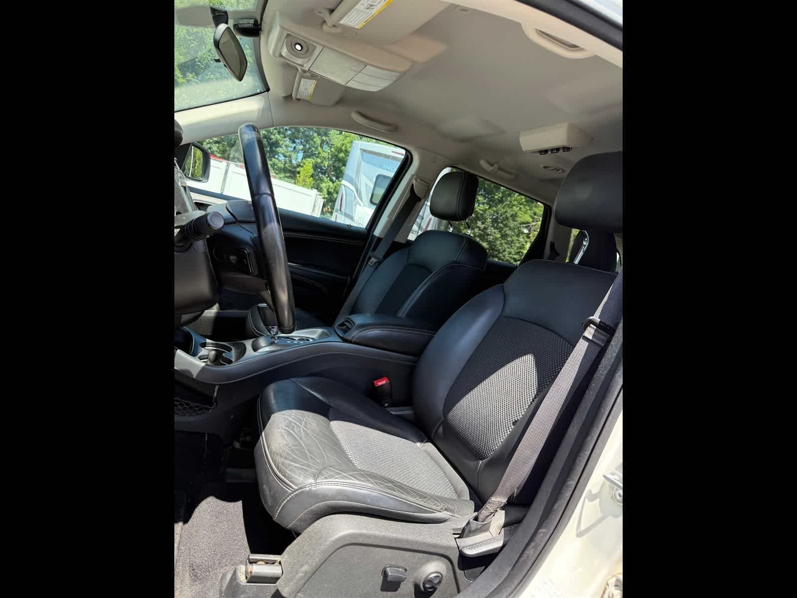 Used 2018 Vice White Dodge Crossroad image 11