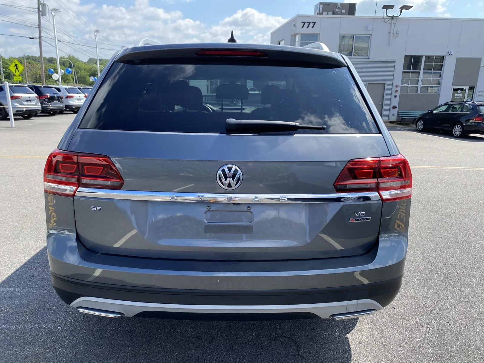 Used 2019 Platinum Gray Metallic Volkswagen 3.6L V6 SE w/Technology 4MOTION image 4