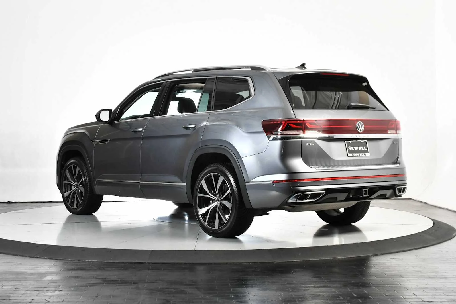 Pre-Owned 2024 Volkswagen Atlas 2.0T SEL Premium R-Line Sport