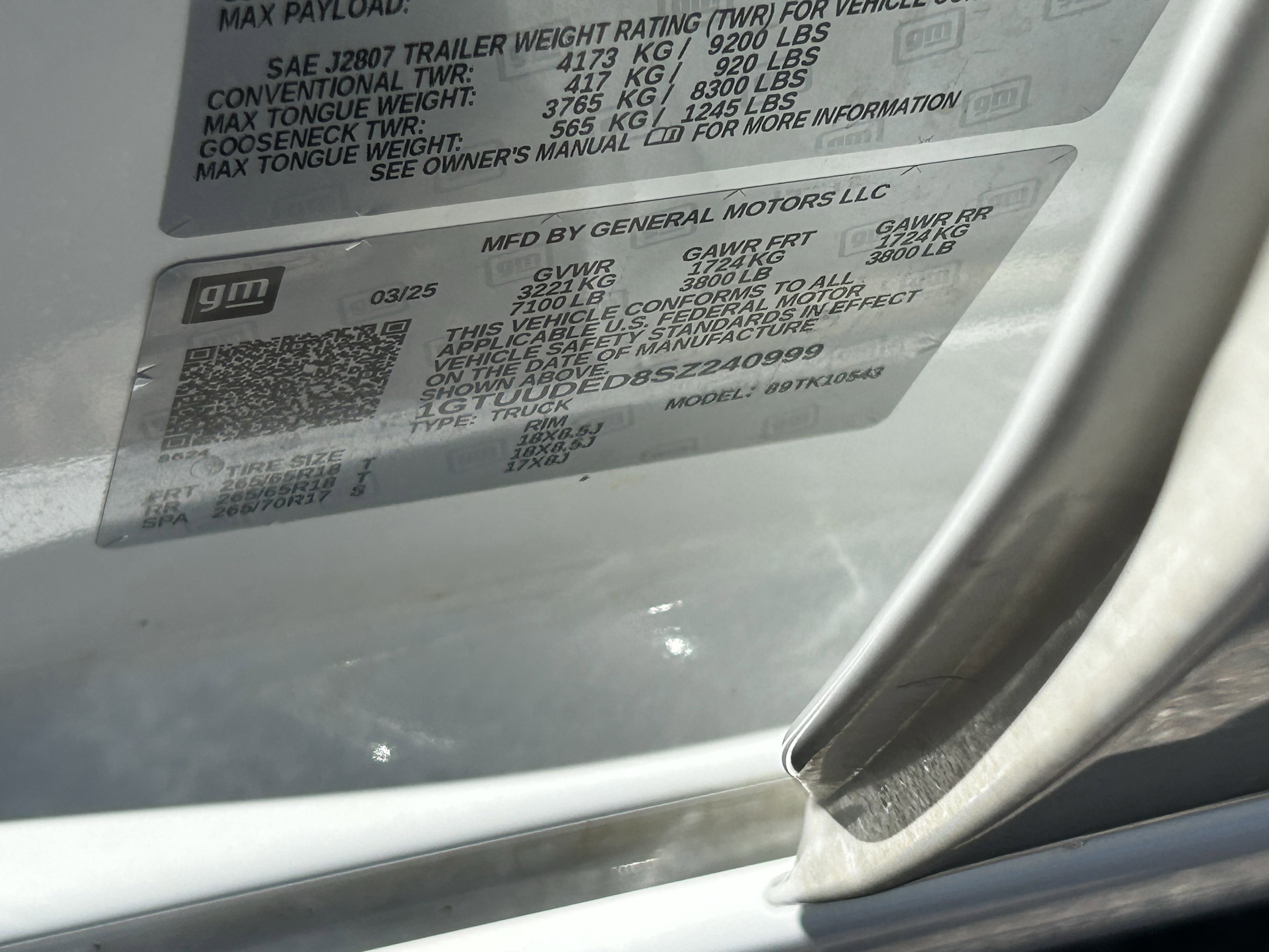 Used 2025 Summit White GMC SLT image 16