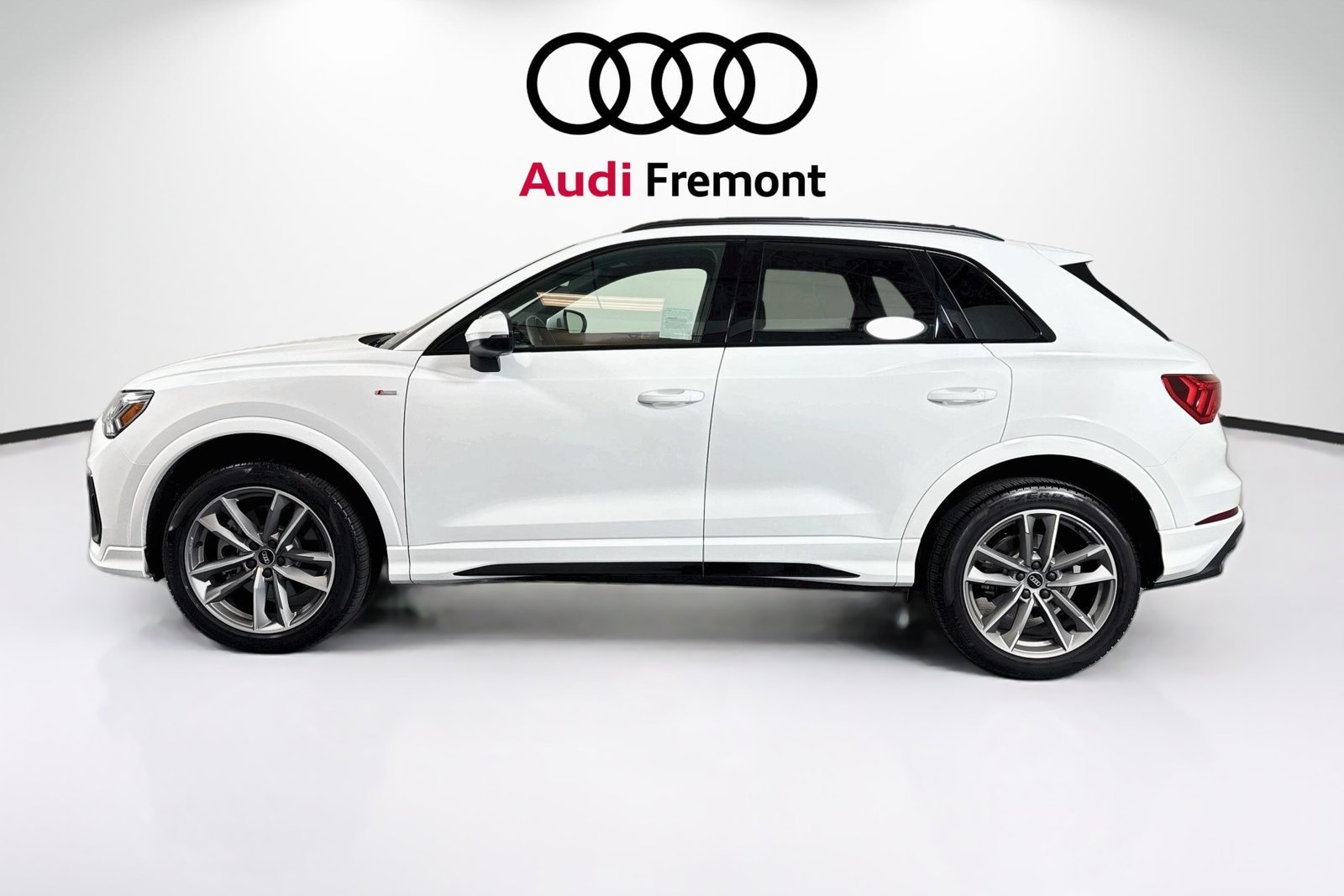 Used 2025  Audi S line Premium image 1