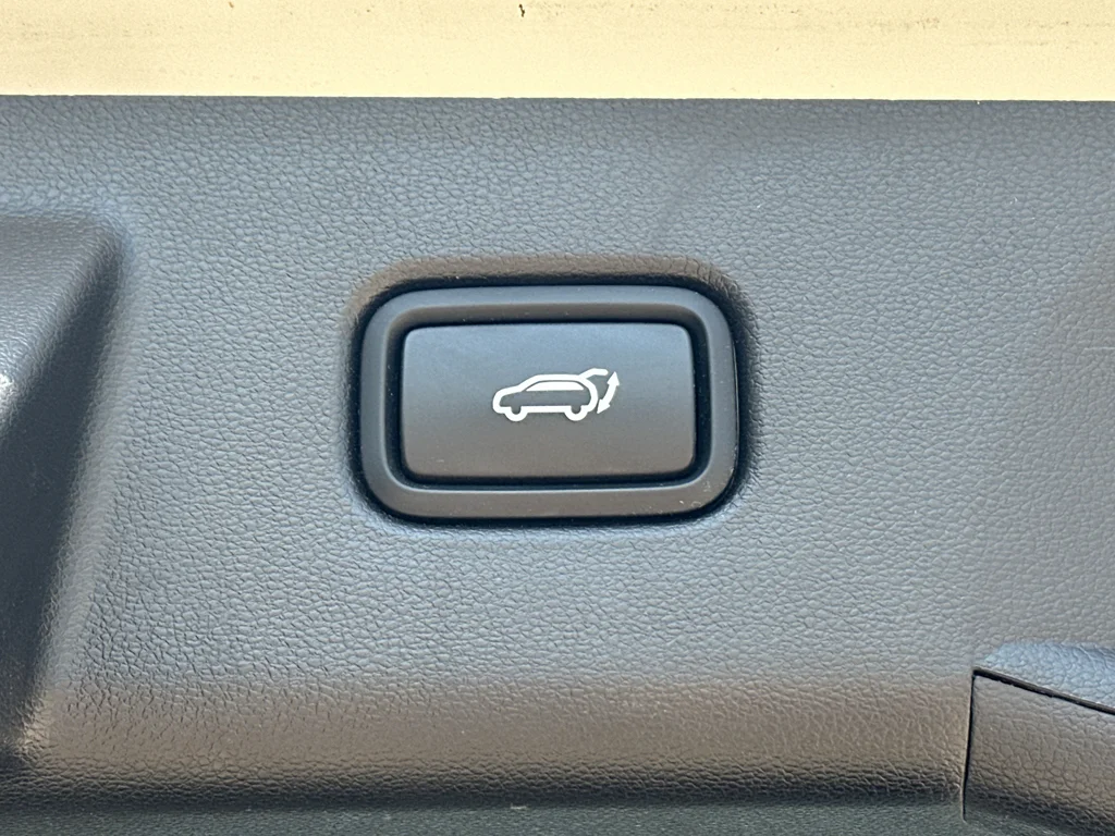 Used 2022 Quartz White Hyundai SEL image 38