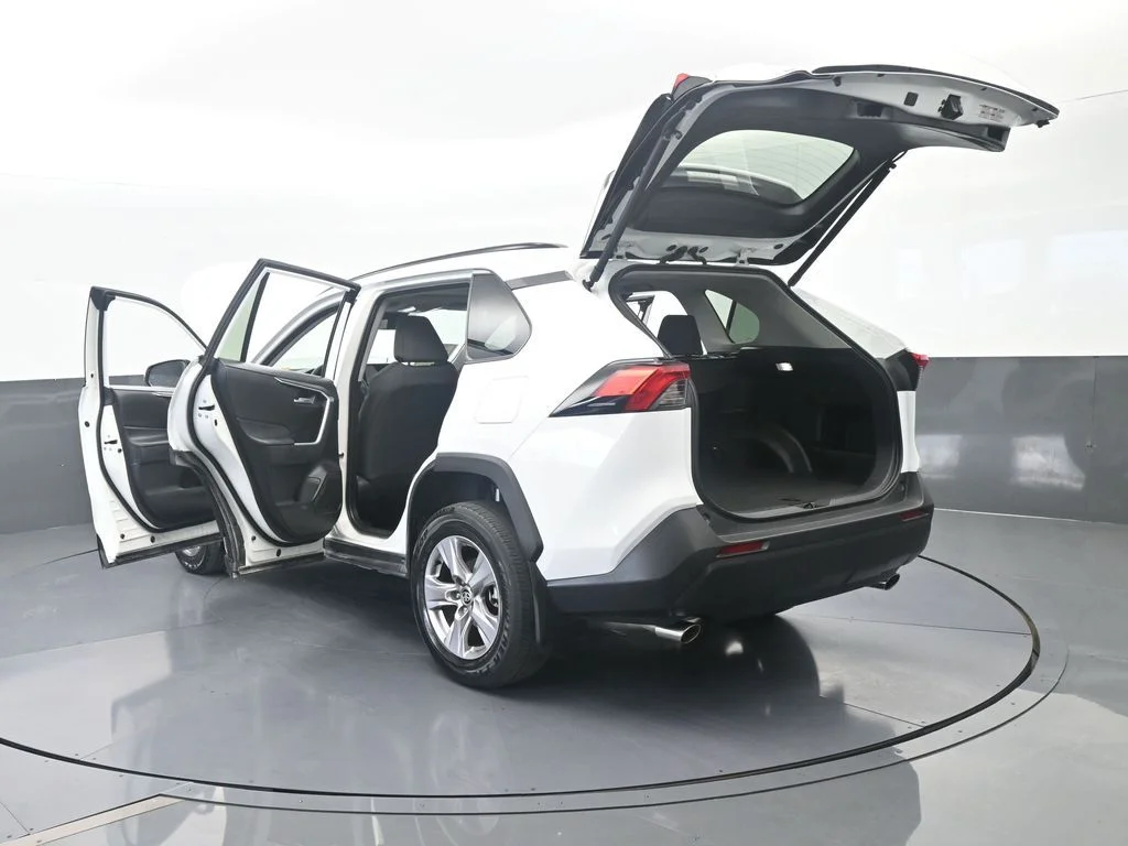 Used 2025 Ice Toyota XLE image 69