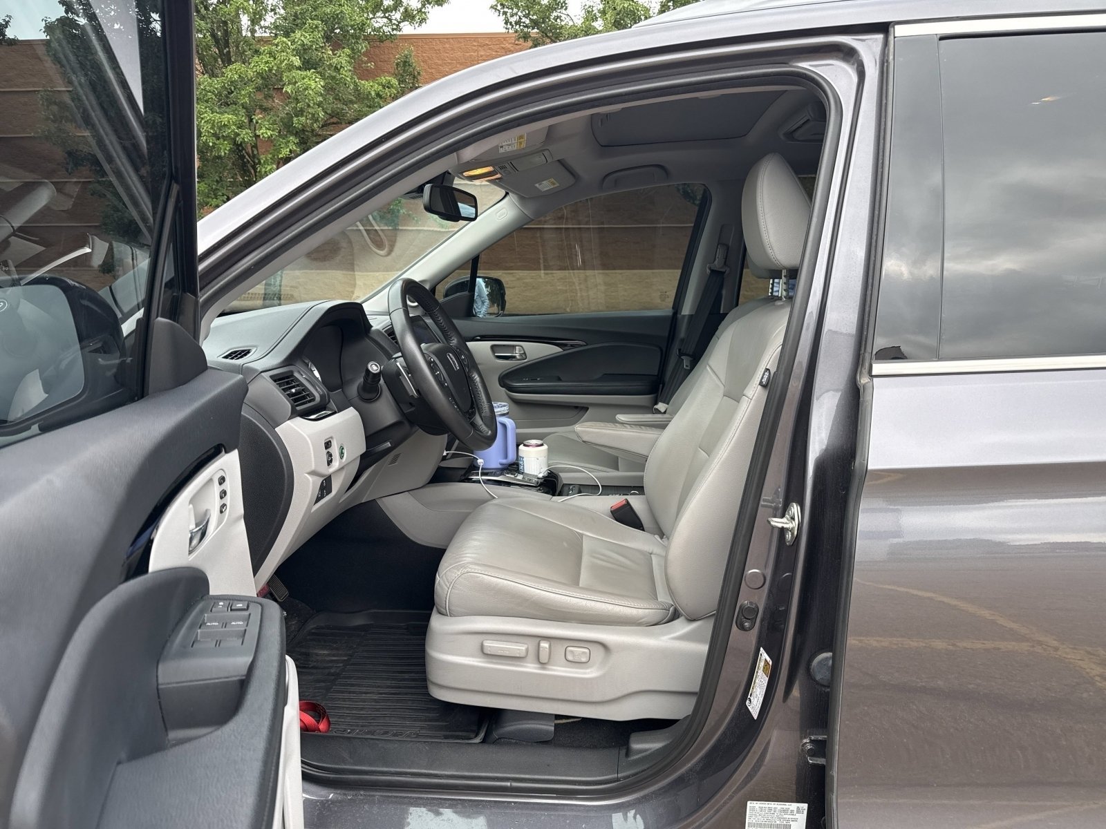 Used 2017 Modern Steel Metallic Honda Touring image 4