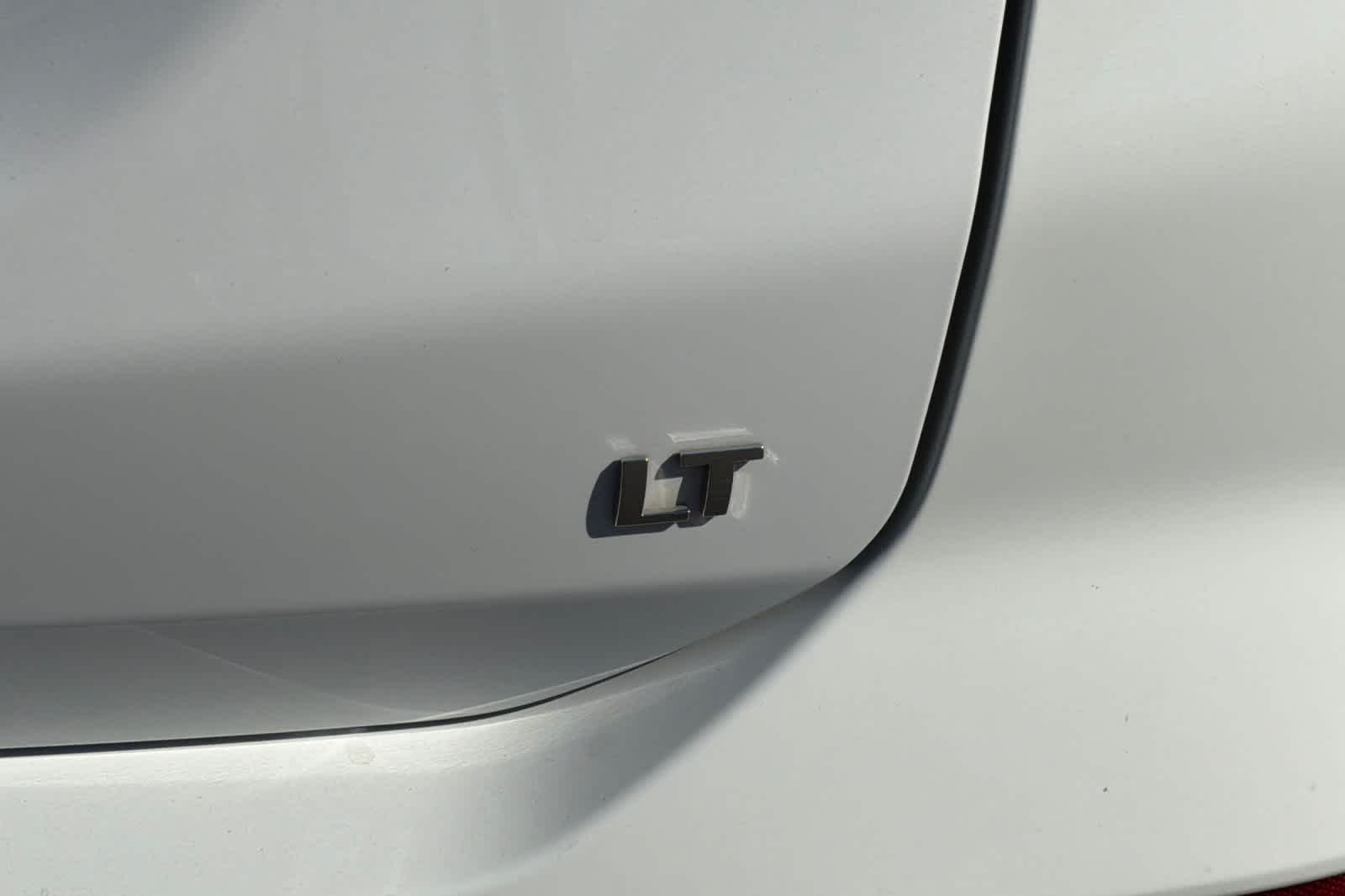 Used 2022 Summit White Chevrolet LT image 31