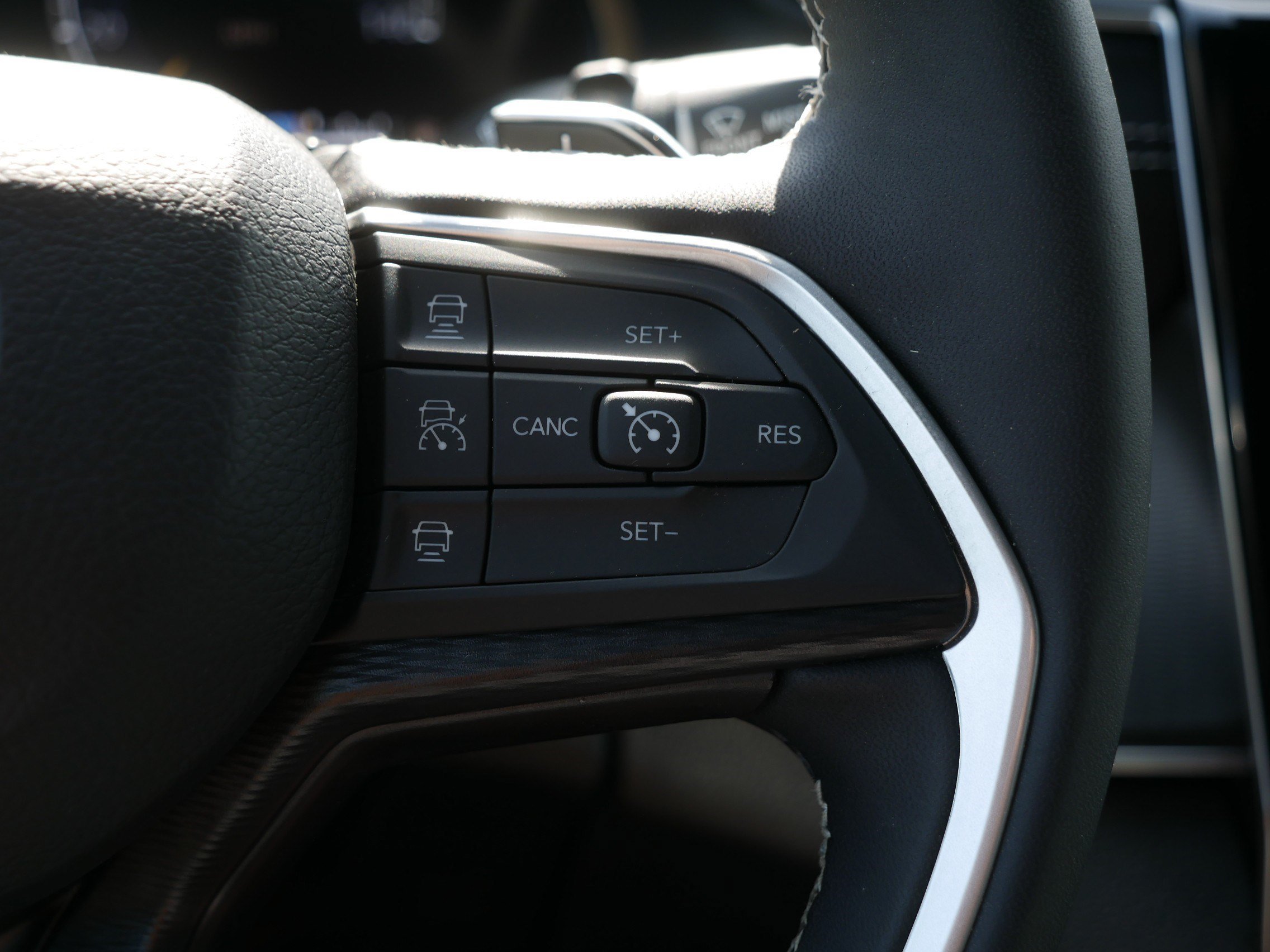 Used 2025 Bright White Clearcoat Jeep Altitude X image 30