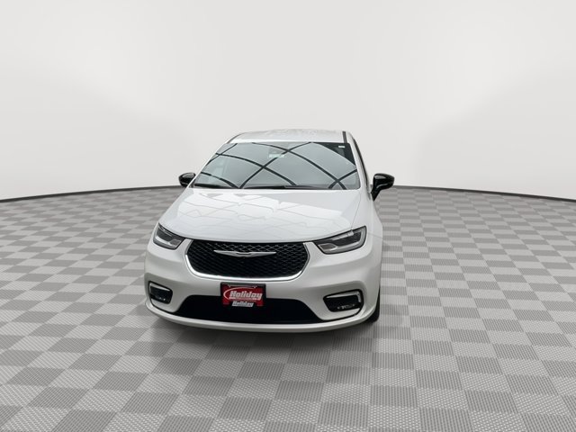2025 Chrysler Pacifica Select - Photo 32