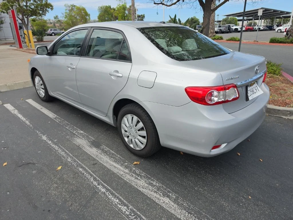 Used 2011 Silver Toyota LE image 6