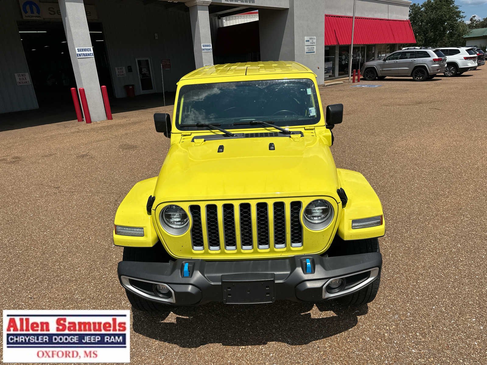 Used 2022 High Velocity Clearcoat Jeep Unlimited Sahara image 9