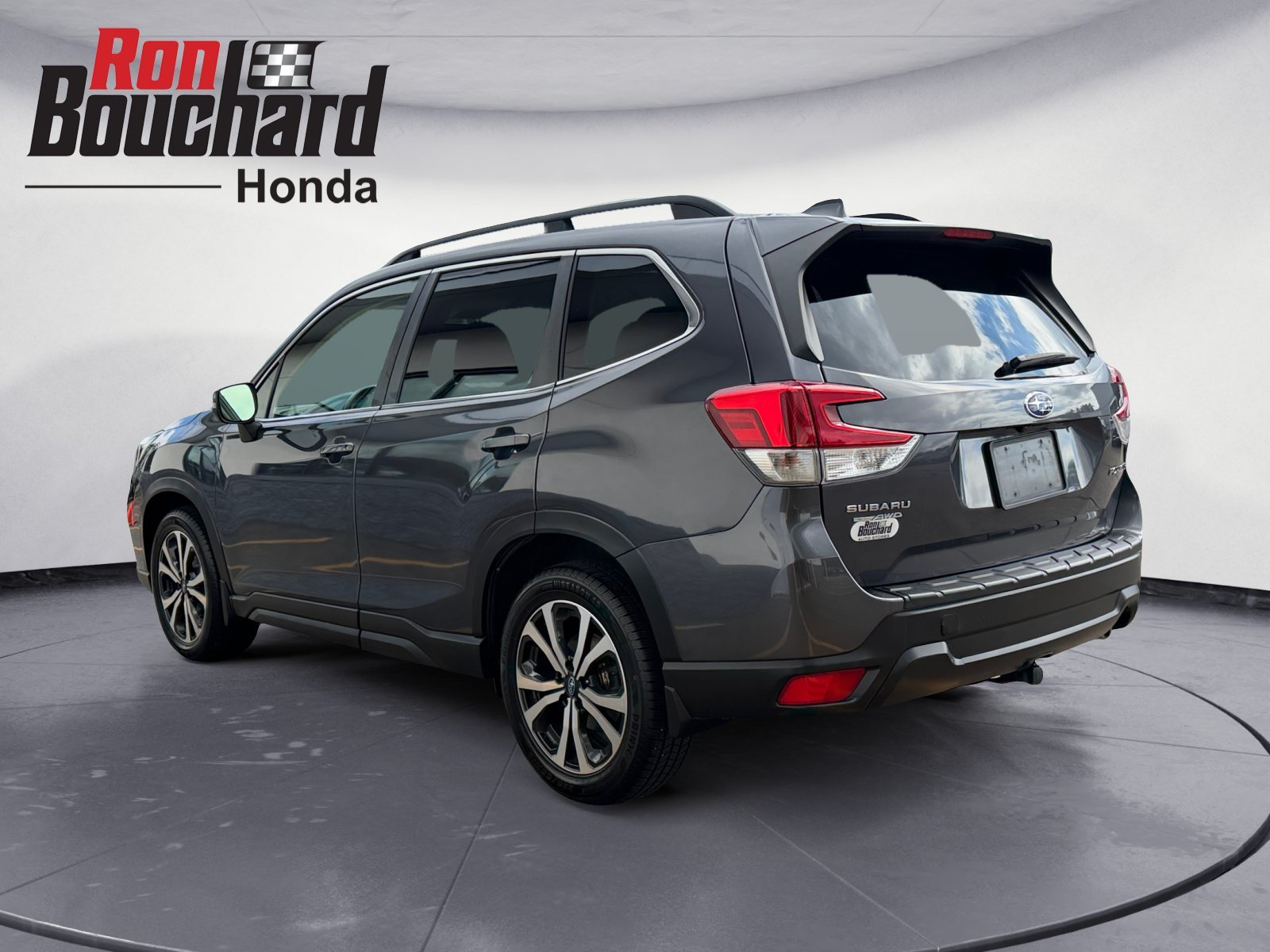 Used 2020 Magnetite Gray Metallic Subaru Limited image 4