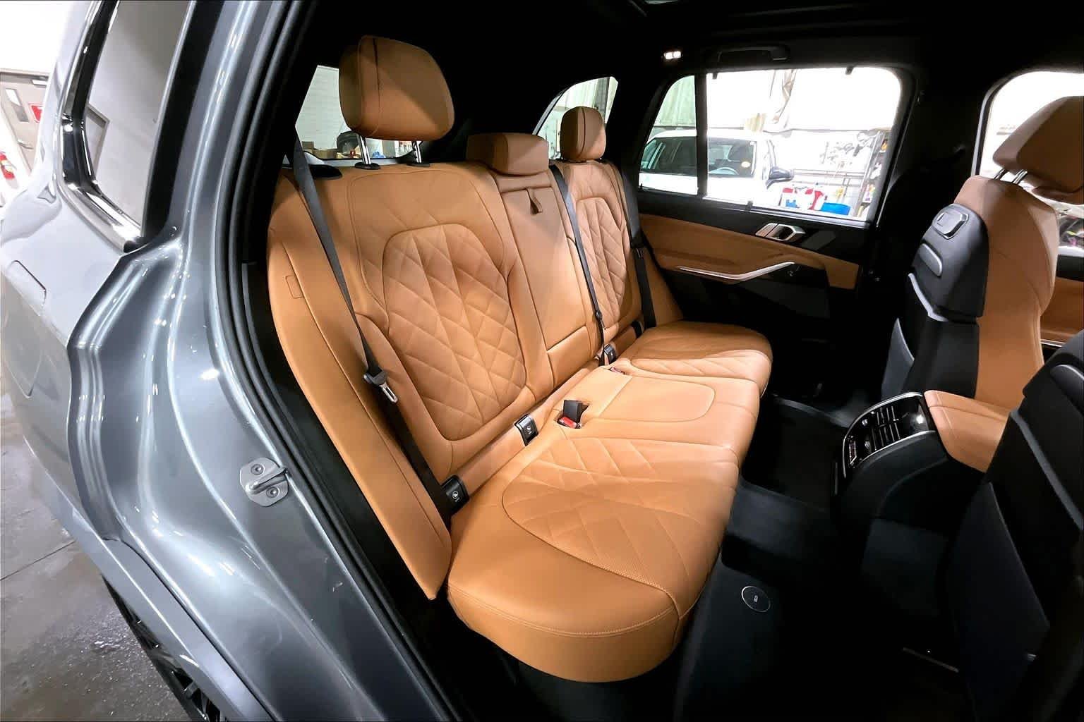 Used 2025 Skyscraper Grey Metallic BMW M60i image 35