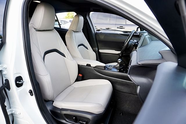 Used 2023 Gray Lexus 250h Base image 9