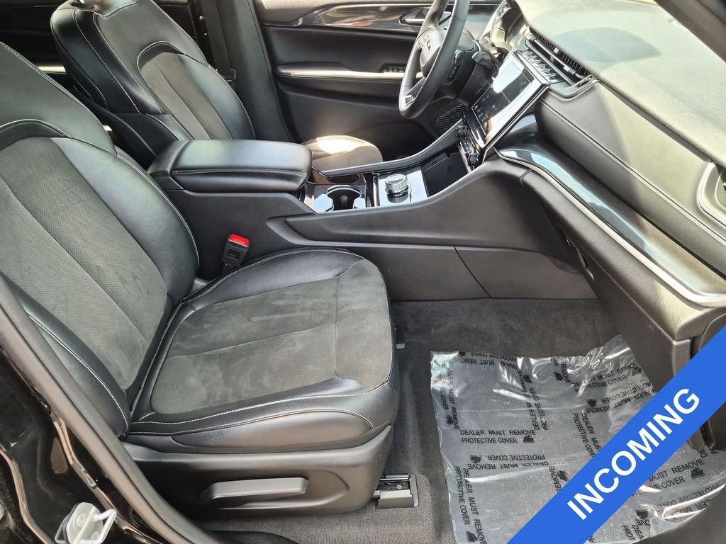 Used 2023 Black Jeep Altitude image 28