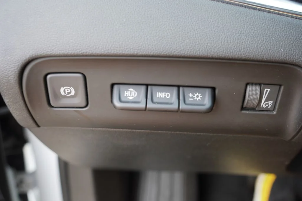 Used 2022 Summit White Buick Premium Group image 27