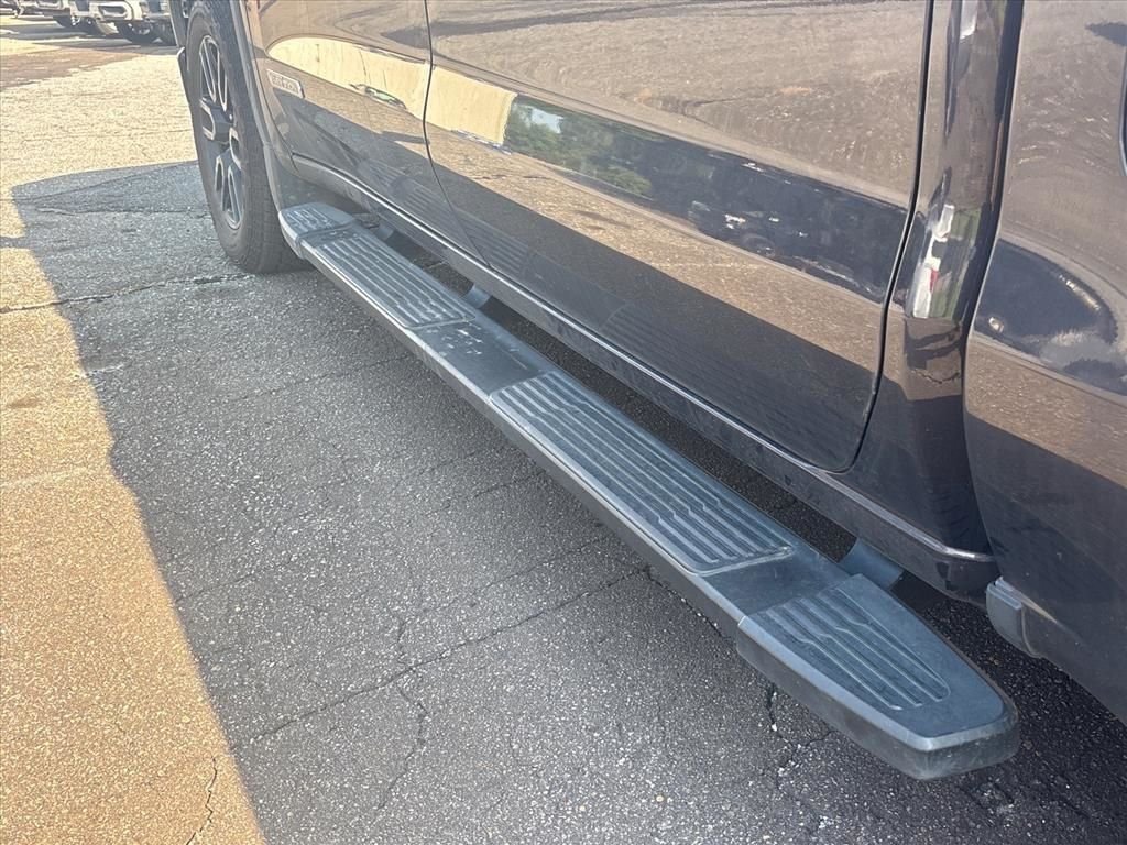 Used 2022 Silver GMC Elevation image 15