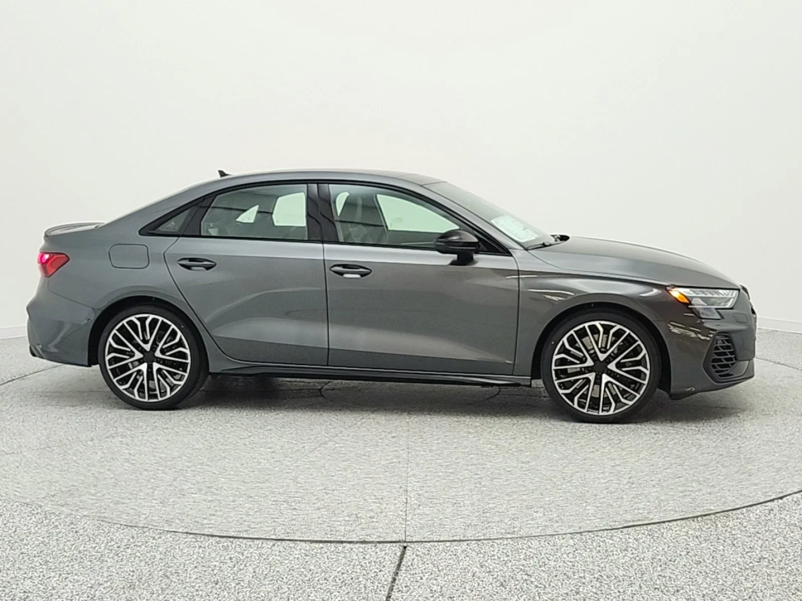 New 2026 Daytona Gray Pearl Effect Audi quattro image 4