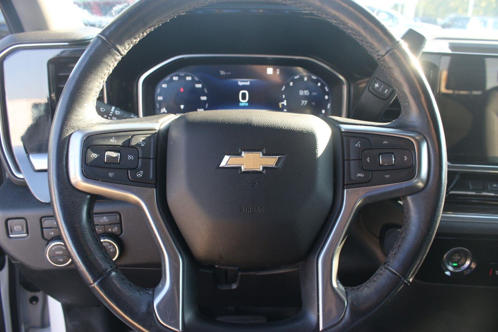 Used 2022 SUMMIT WHITE Chevrolet LT image 19