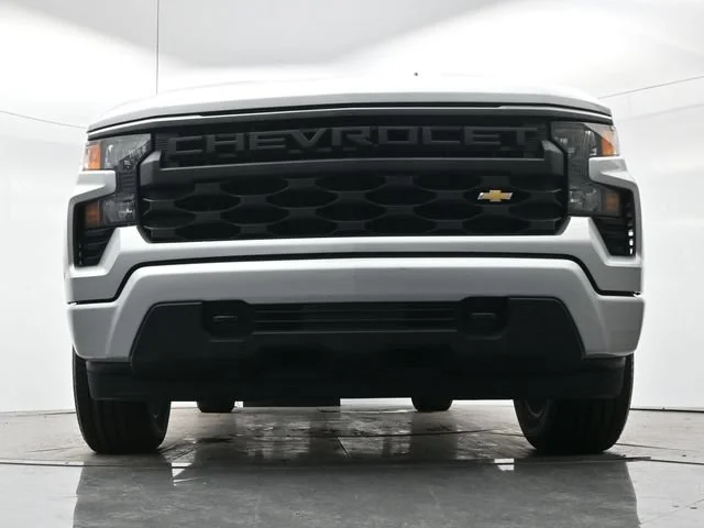 Used 2022 SILVER ICE METALLIC Chevrolet Custom image 23