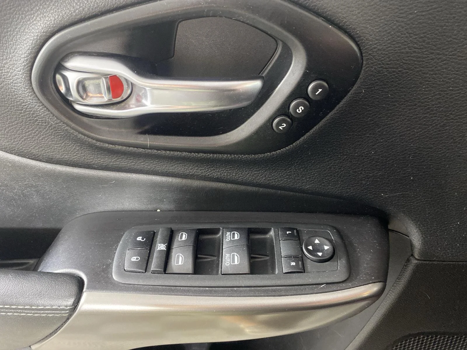 Used 2021 Velvet Red Pearlcoat Jeep Limited image 15