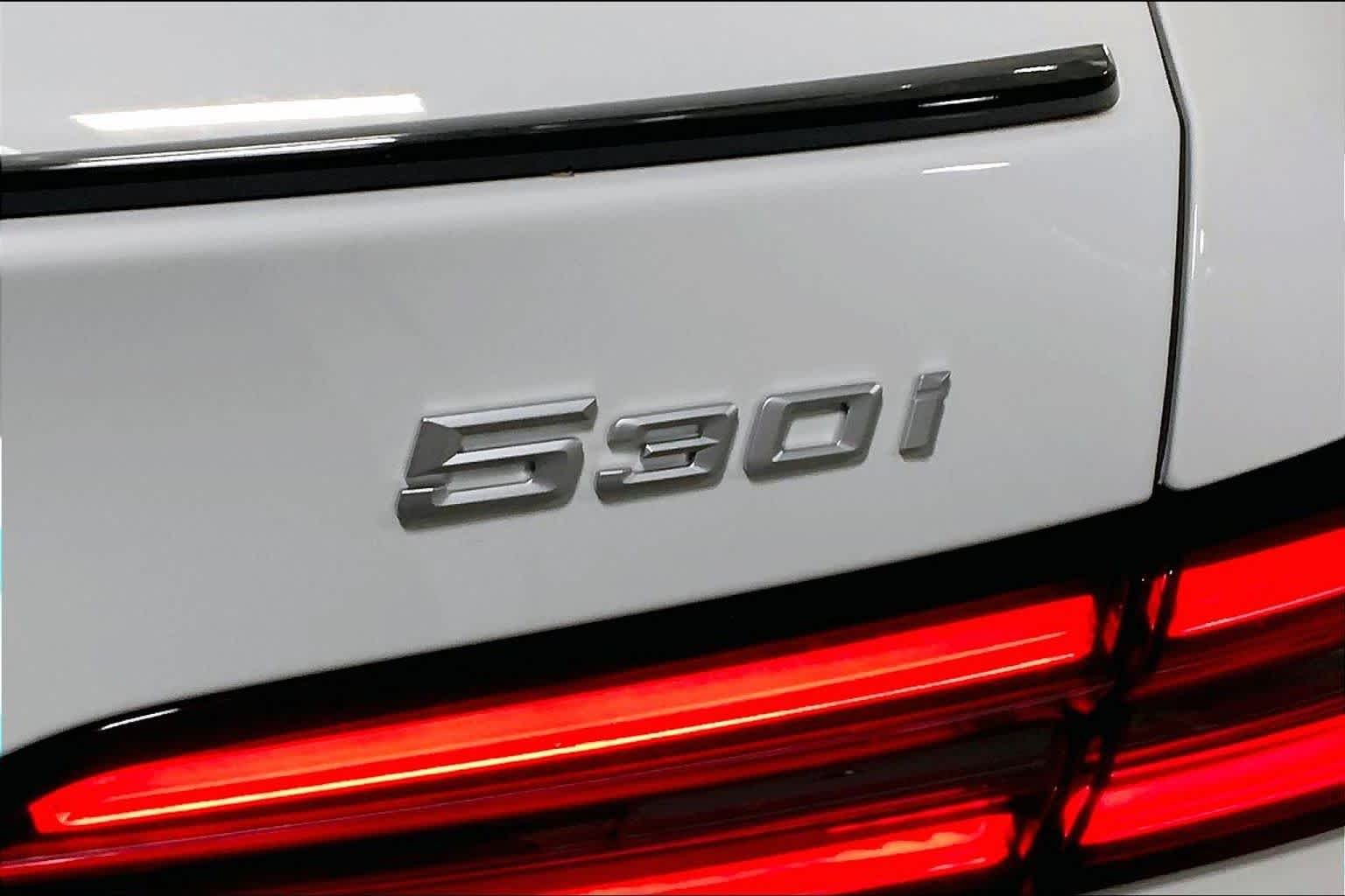 New 2027 300/Alpine Whit BMW 530i xDrive image 15