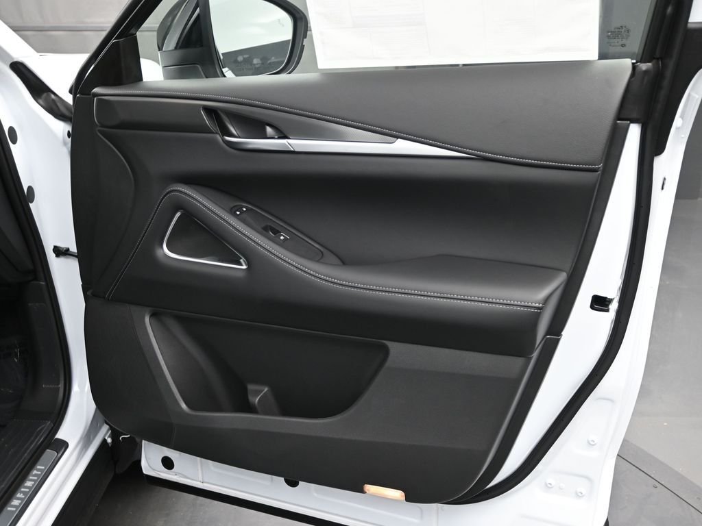 Used 2026 White INFINITI LUXE image 11