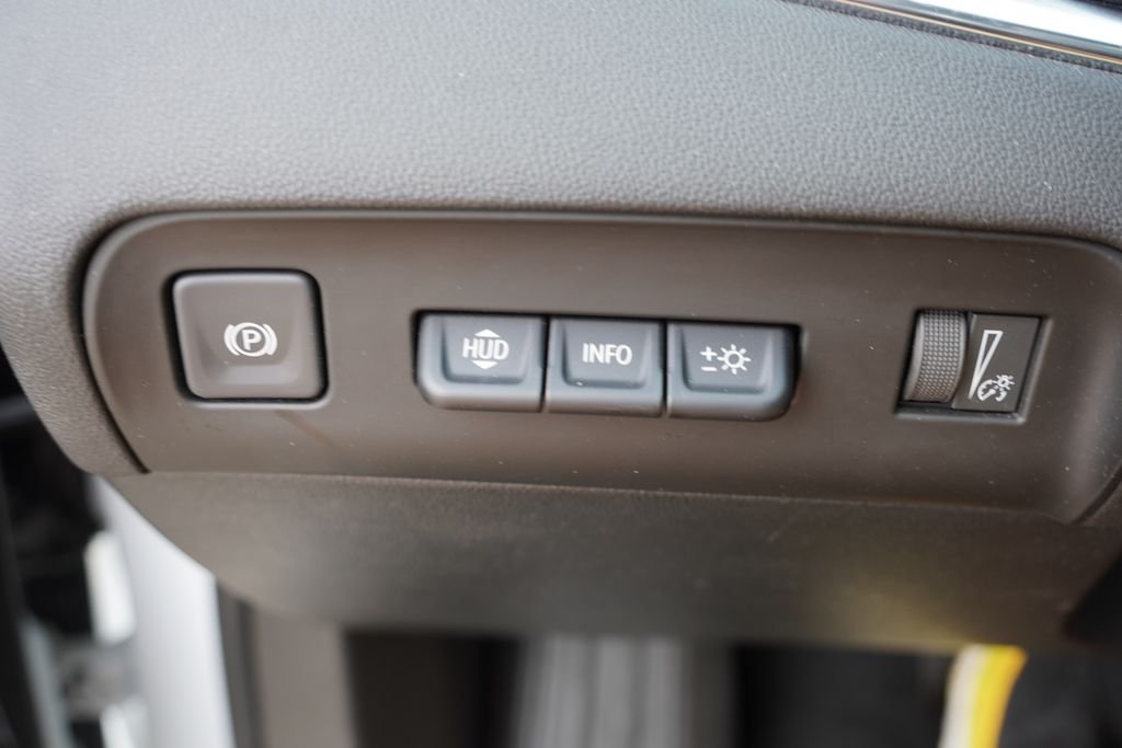 Used 2022 Summit White Buick Premium Group image 27
