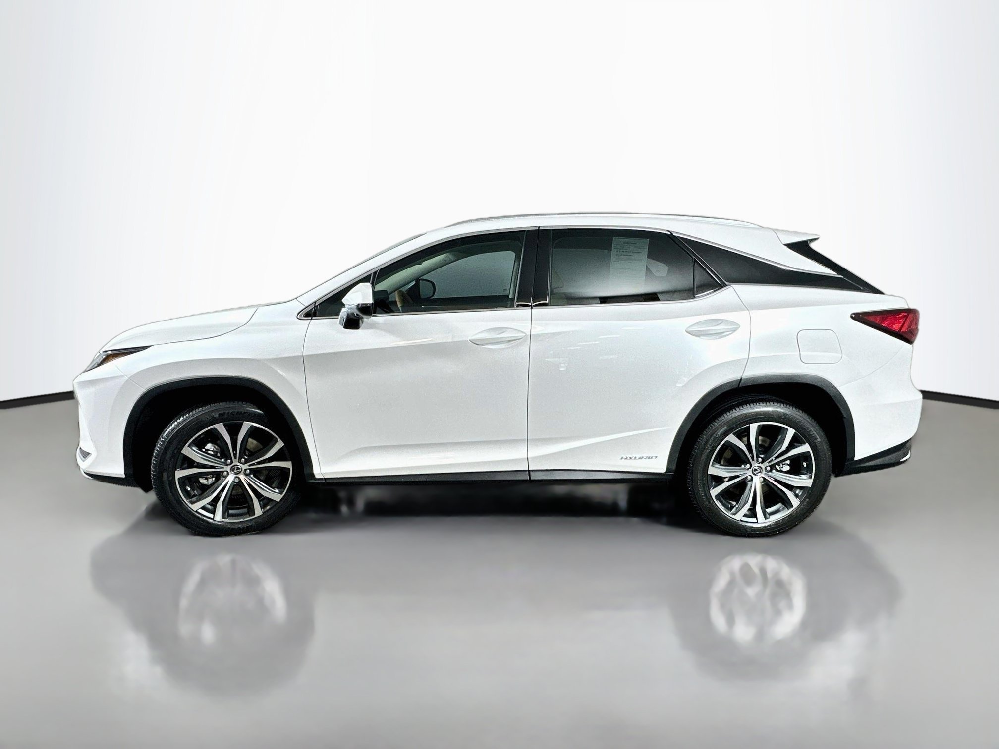 Certified Used 2021 White Pearl Lexus 450h image 4