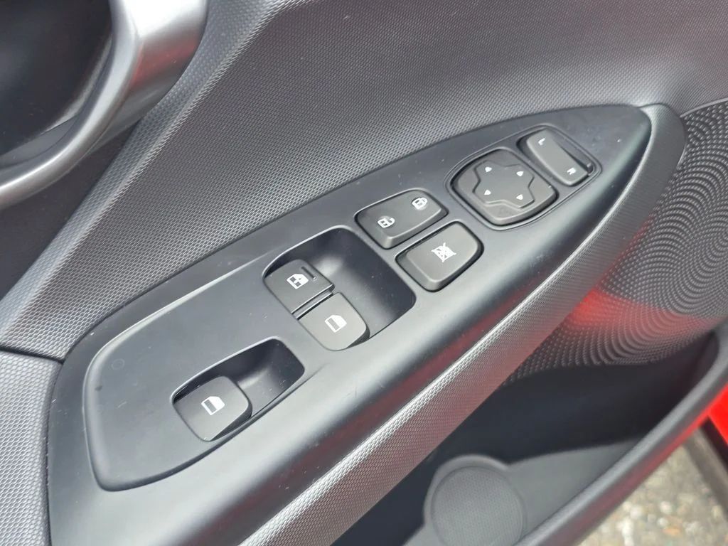 2021 Hyundai Veloster - Photo 22