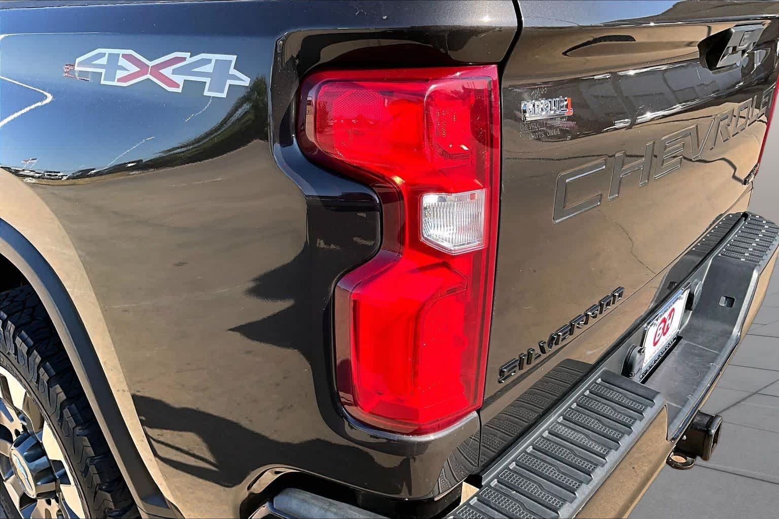 Used 2021 Oxford Brown Metallic Chevrolet Custom image 27