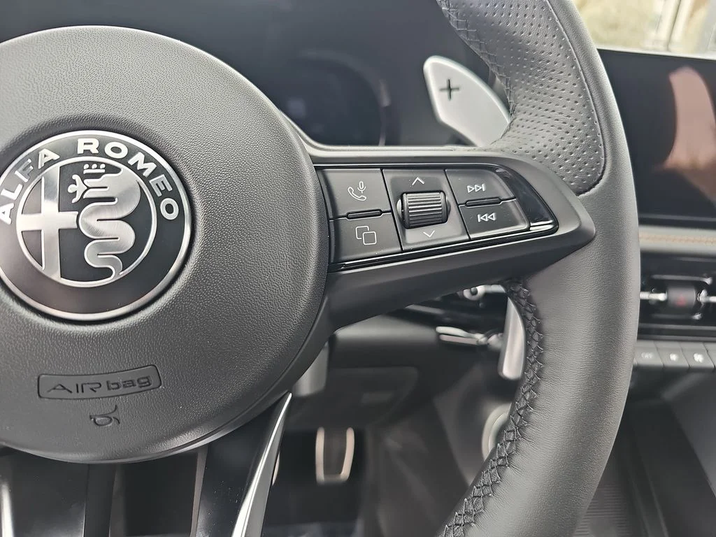 New 2026 Milano White Exterior Paint Alfa Romeo Veloce image 18