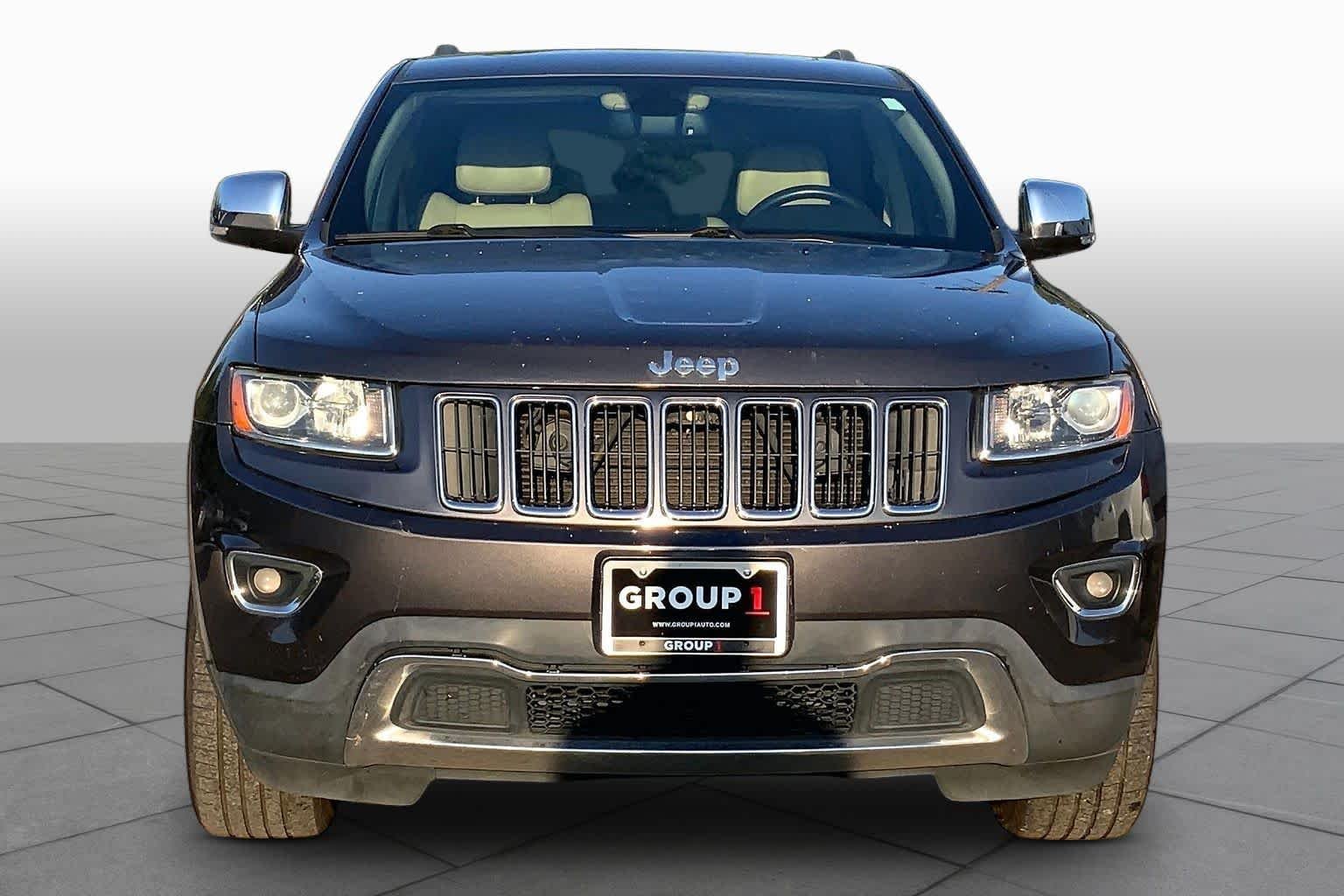Used 2015 Granite Crystal Met. Clear Coat Jeep Limited image 4