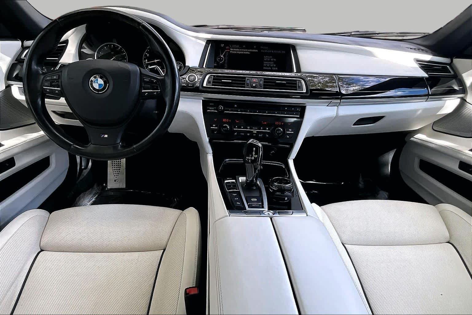 Used 2015  BMW 750Li xDrive image 14