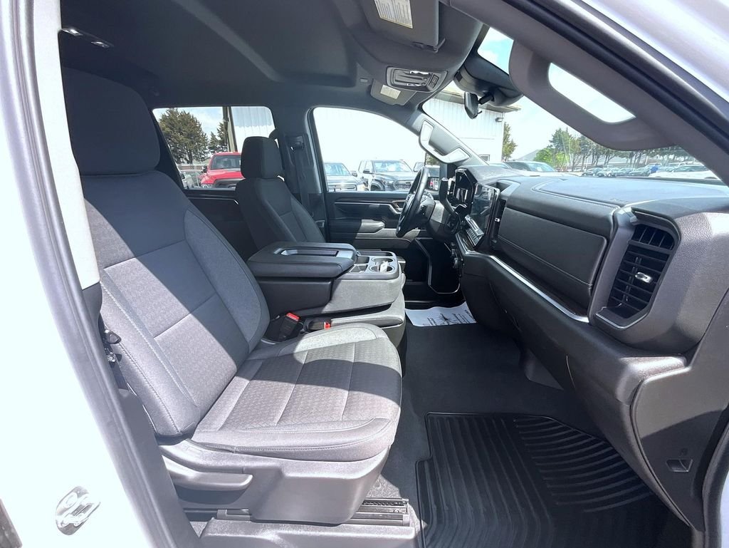 Used 2025 White Chevrolet LT image 15