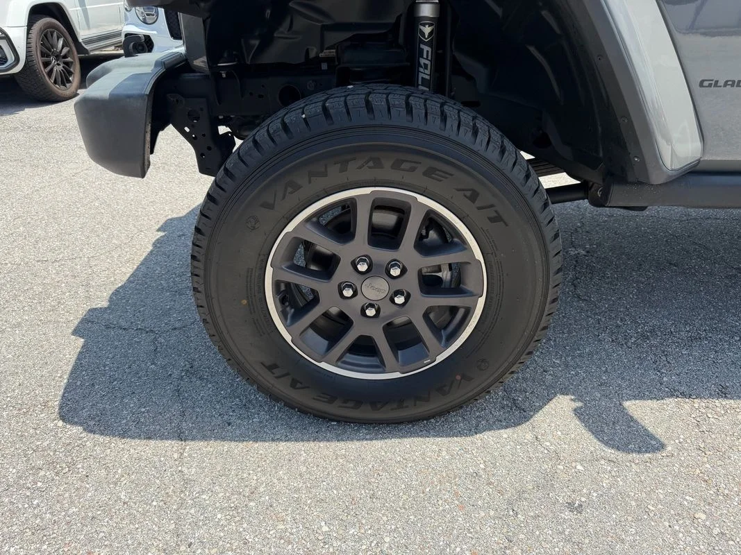 Used 2021  Jeep Rubicon 4x4 image 5