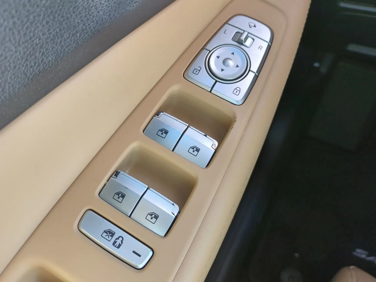 Used 2022 Hampton Gray Hyundai Calligraphy image 22