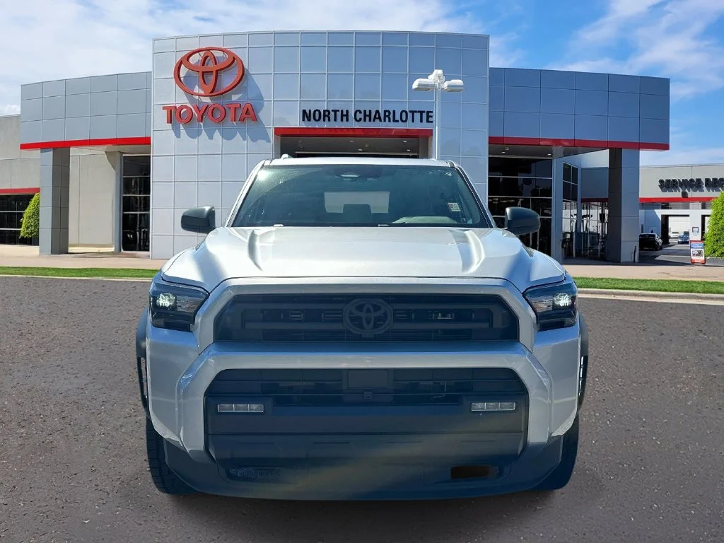 Used 2025  Toyota SR5 image 3
