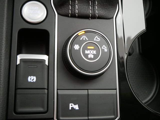 Used 2023 Pure White Volkswagen SE image 33