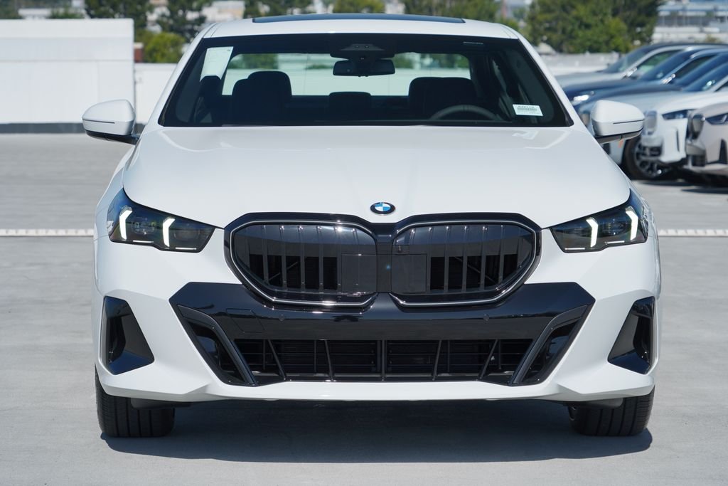 New 2027 Alpine White BMW 530i xDrive image 2