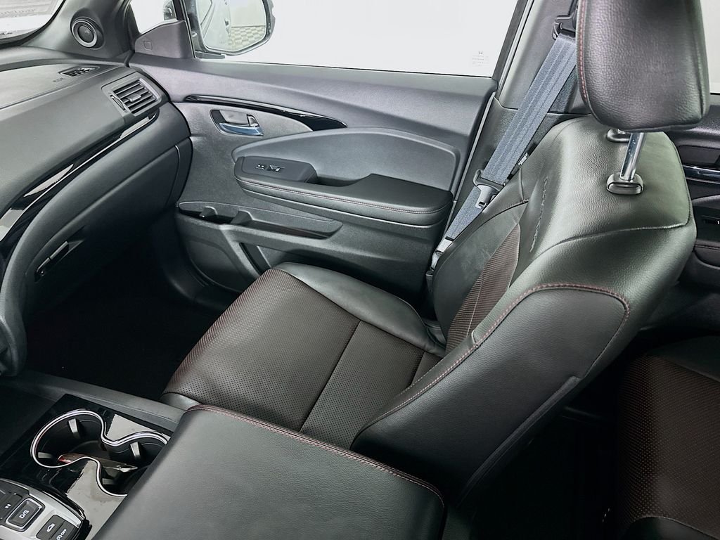 New 2026 Sonic Gray Pearl Honda Black Edition image 24