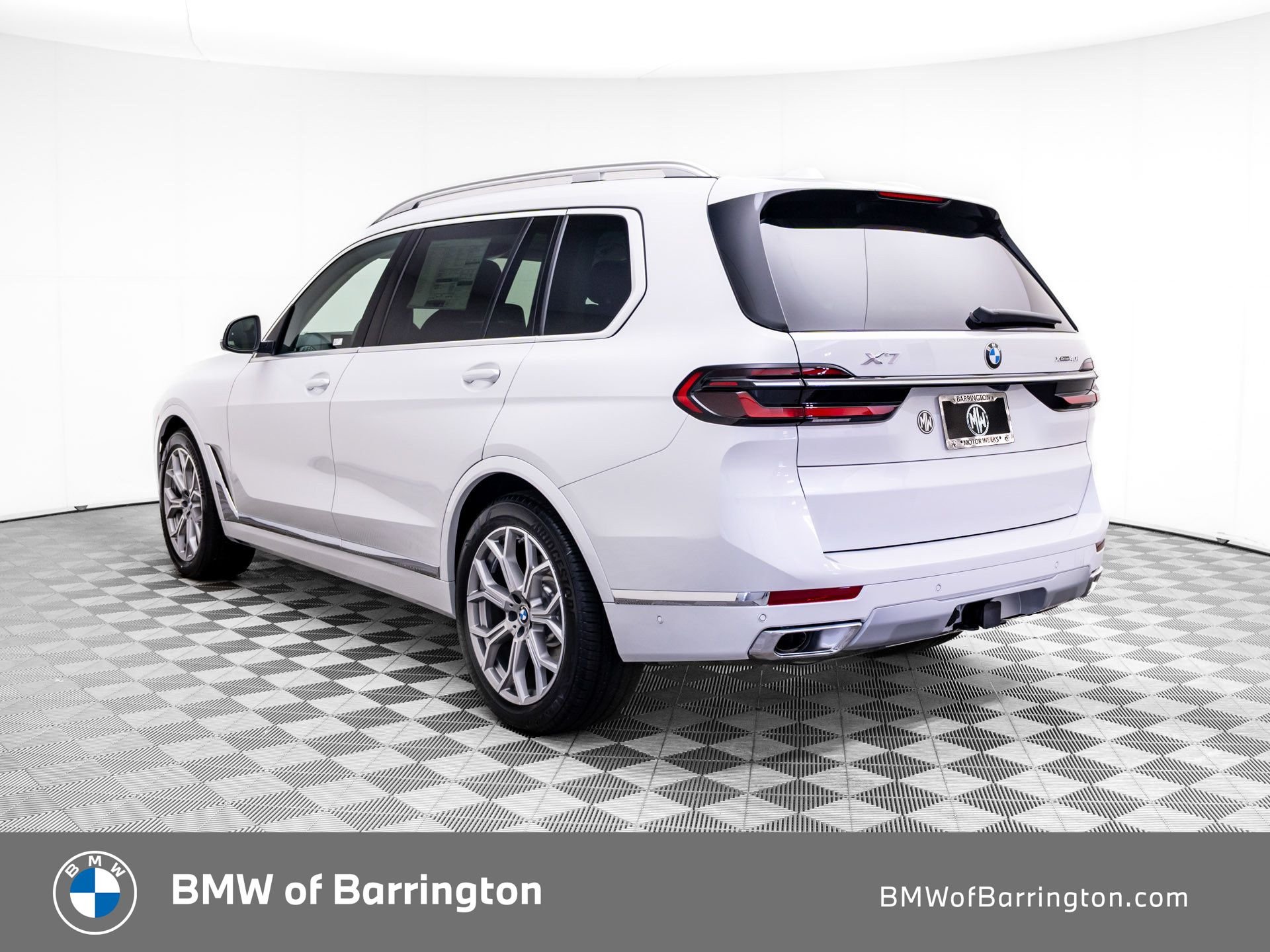 New 2026 Mineral White Metallic BMW xDrive40i image 3